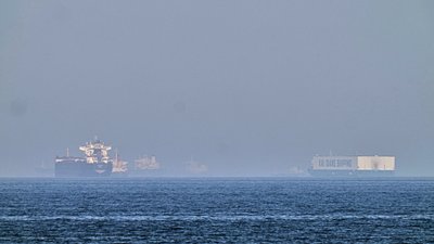 Рух суден через Ормузьку протоку знову припинився, Сполучені Штати стверджують протилежне 2