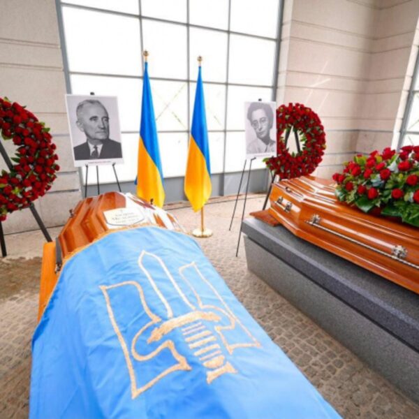 Ексклюзивні новини України 30 Перепоховання: Україна урочисто прийняла останки Андрія та Софії Мельників