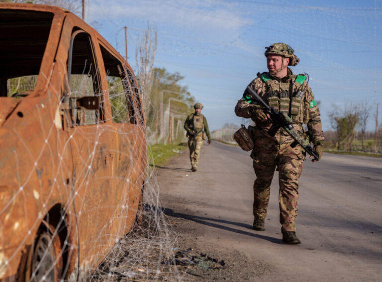 Здобутки українських воїнів на полі бою: чому росіяни втрачають зв'язок 13