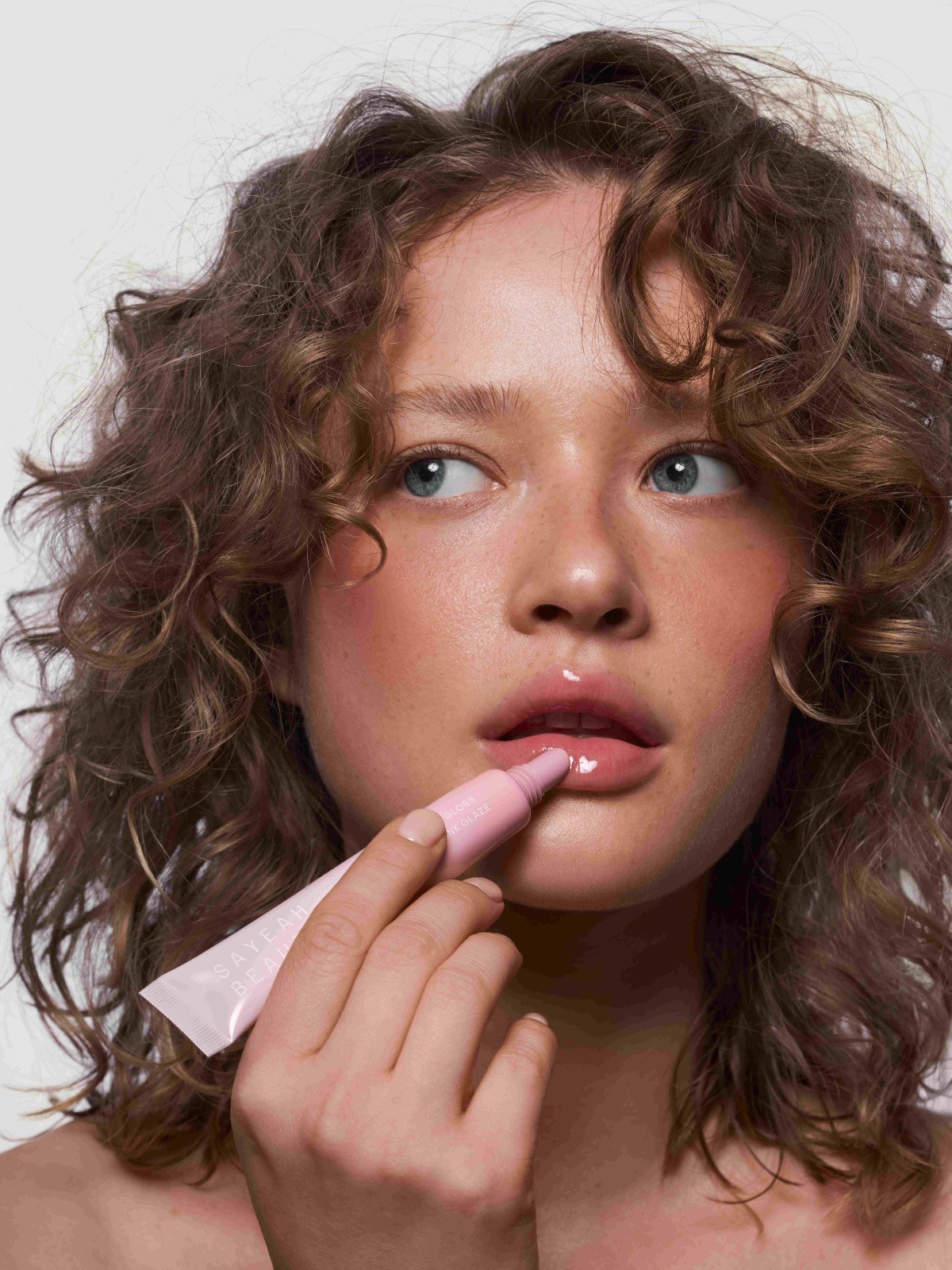 12 провідних beauty-новинок перед літом 2026: актуальні засоби для сяйва, зволоження та невимушеного блиску8