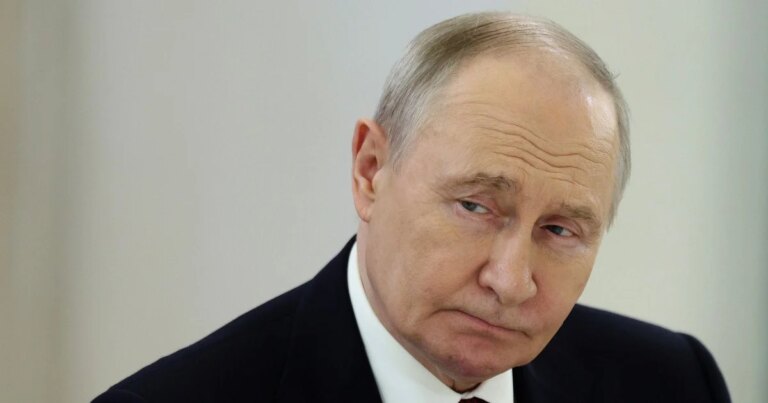 **Заголовок:** Путін знову заговорив про "кінець війни": експерт пояснив, що насправді стоїть за заявами Кремля **Оригінальний текст:** Путін знову заговорив про “кінець війни”: експерт пояснив, що насправді стоїть за заявами Кремля **Перефразований текст:** Президент Росії вкотре висловився про "завершення війни": експерт розкрив справжні мотиви заяв Кремля. 6