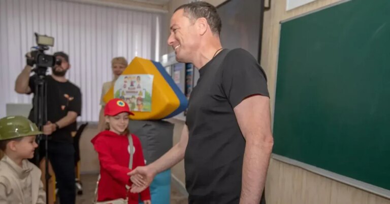 Сучасні класи відкриваються в кам'янських школах: міський голова Андрій Білоусов ділиться подробицями їхньої особливості 2 Сучасні класи відкриваються в кам'янських школах: міський голова Андрій Білоусов ділиться подробицями їхньої особливості 2