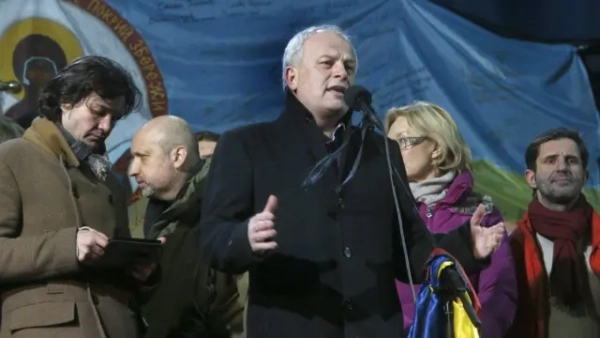 Степан Кубів, вже будучи головою Нацбанку, виступає під час Народного Віча на Майдані в Києві, 26 лютого 2014 року