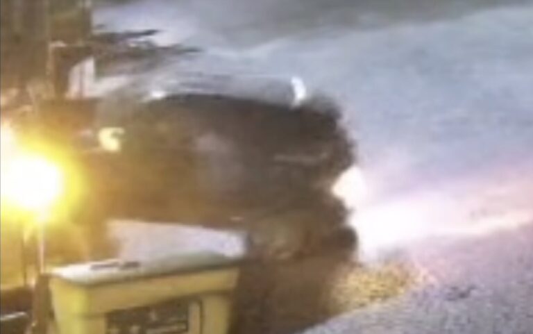 Ужгород: водій Touareg втік з місця ДТП, знявши номери 3