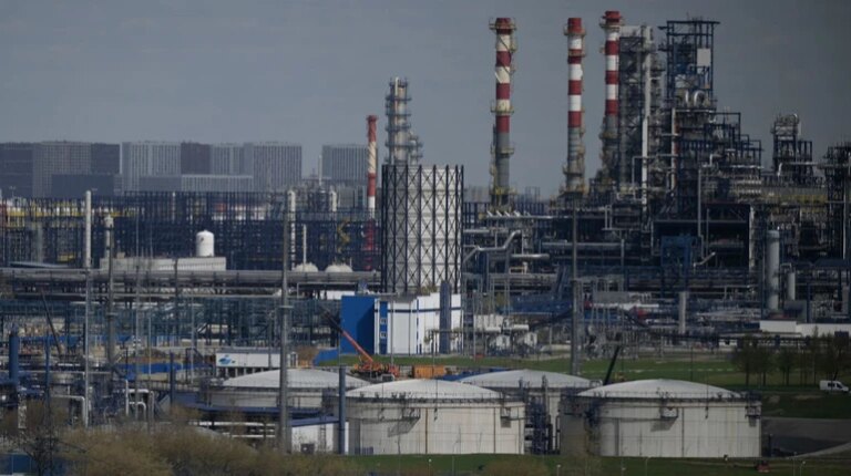 Московський нафтопереробний завод припинив роботу після атаки безпілотників 17 травня. 15