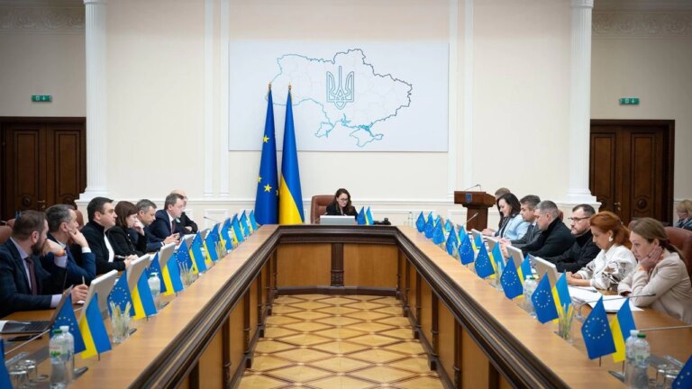 Як здивувати близьких: перевірений рецепт ніжного курячого філе в медово-гірчичному соусі 7 Як здивувати близьких: перевірений рецепт ніжного курячого філе в медово-гірчичному соусі 6