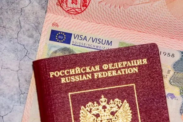 російський паспорт з Шенгенською візою
