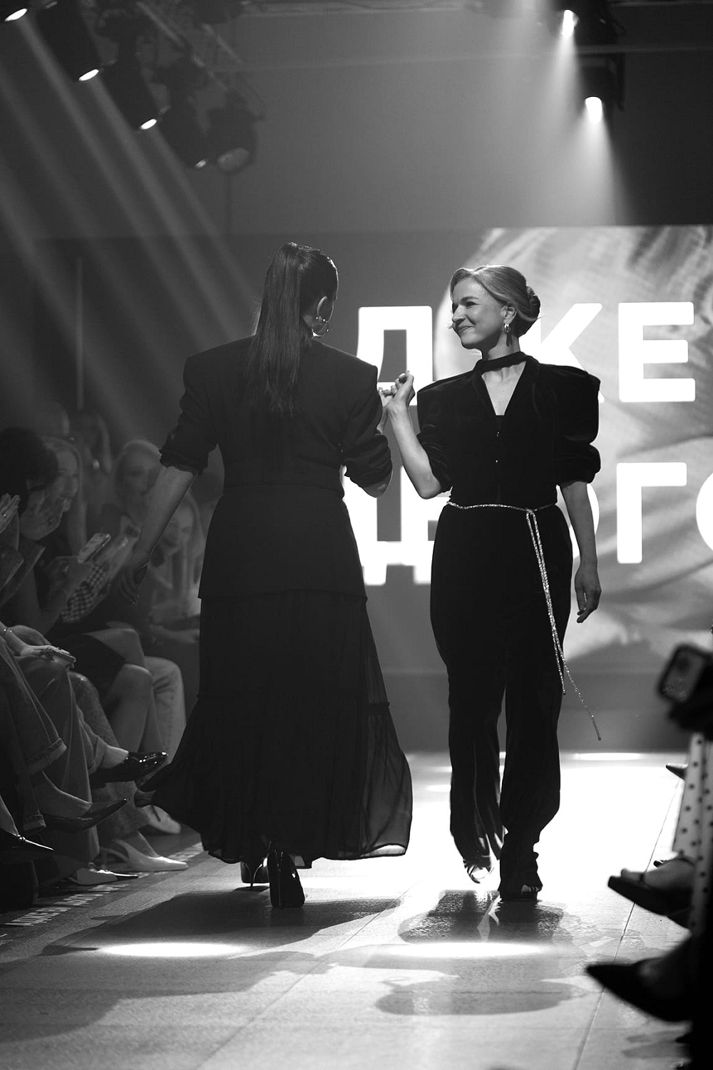 L'Oréal Paris у Києві: демонстрація-заява «Бо ти цього заслуговуєш!» про силу жінок та бізнес-підприємство35