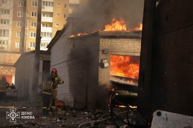 Наживо з укриття: кияни діляться шокуючими деталями нічної атаки 11