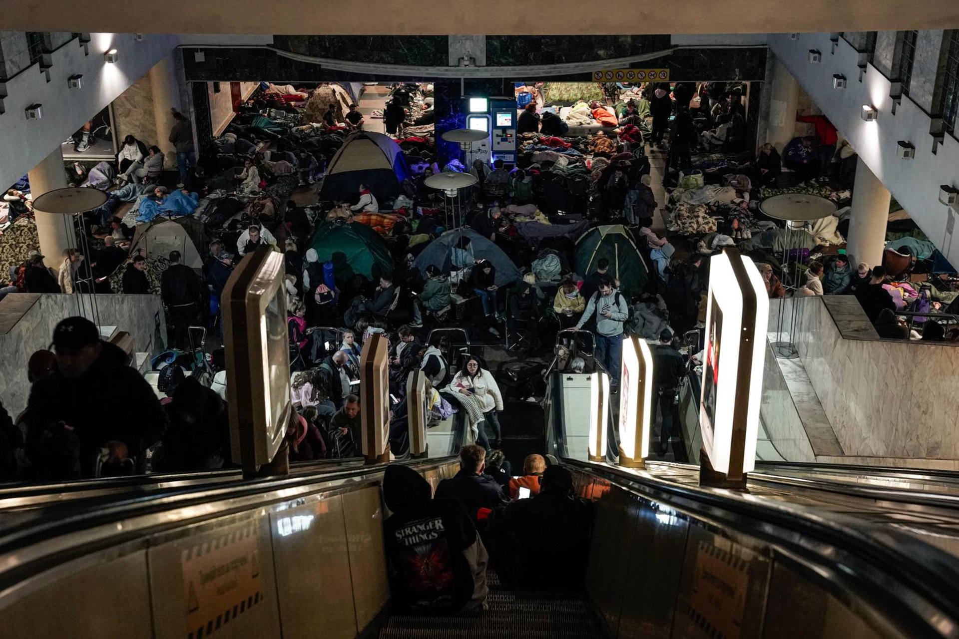 Кияни пережили ніч у метро: понад 41 тисяча людей шукали прихисток від обстрілів 5