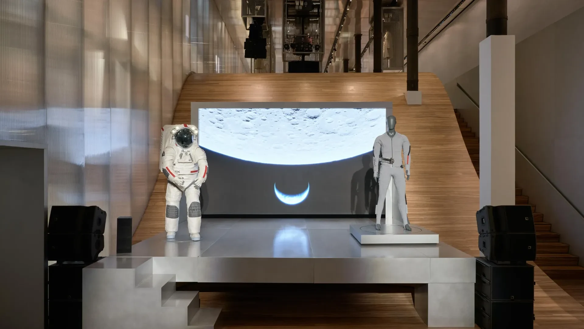 Prada співпрацювала над створенням костюма охолодження для астронавтів NASA в рамках місії "Артеміда". 12