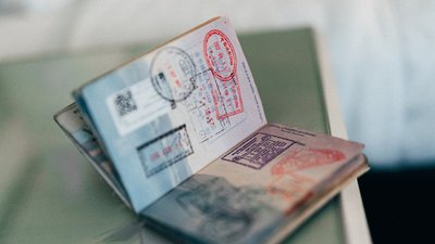 Європейська комісія розробляє оновлені правила для в'їзду росіян до Шенгенської зони. 2