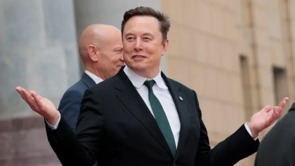 Ілон Маск досяг статусу першого трильйонера в історії. Компанія SpaceX провела первинне розміщення акцій. 2 Ілон Маск посміхається