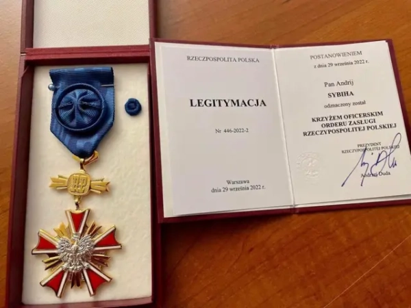 П'ятірний, Кучма та Ющенко відмовилися від Ордену Білого Орла на знак протесту проти позбавлення Зеленського. 11 Сибіга