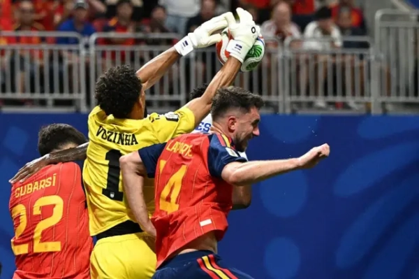Кабо-Верде - футбольний сюрприз чемпіонату світу. Як дебютанти змогли протистояти грізним іспанцям 5 Голкіпер Кабо-Верде Возінья здійснив кілька вражаючих сейвів.