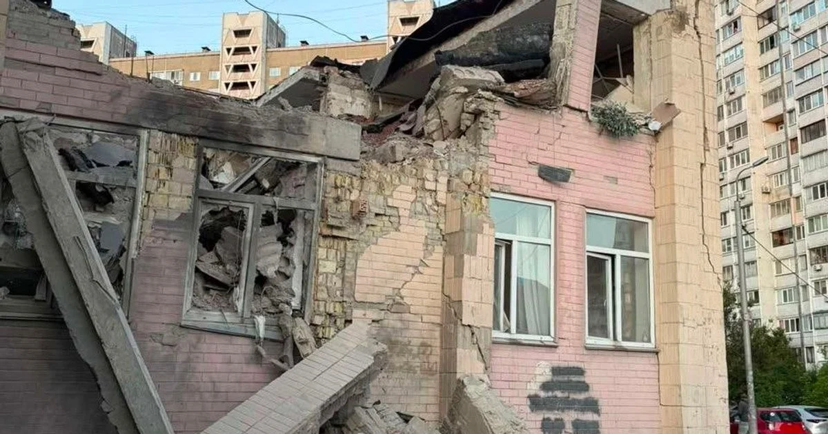 Частина медичного закладу знищена: Російські війська обстріляли лікарні Києва (знімки, кадри)