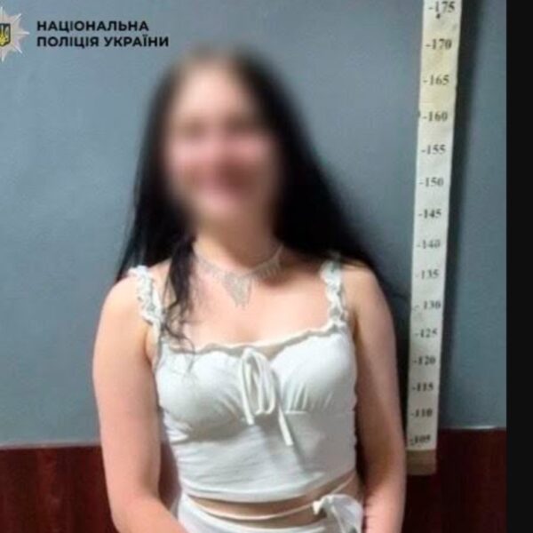 Ексклюзивні новини України 24 Інцидент з алкоголем у Києві: дівчина вибила двері магазину через…