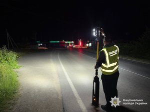 Розтрощені столи та постраждалі: як п'яний водій влаштував жах на АЗС Прикарпаття 12