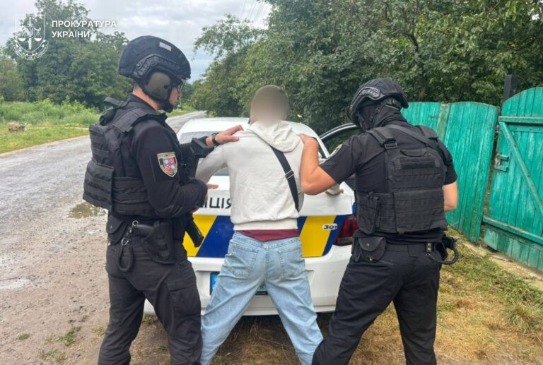Поліція затримала чоловіка, який стріляв у дітей з пневматичної зброї 11 Поліція затримала чоловіка, який стріляв у дітей з пневматичної зброї 11