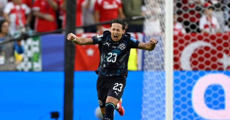 Несподіванка на Чемпіонаті світу-2026: гравець парагвайської команди під час гри "забрав" хронометр у судді 1