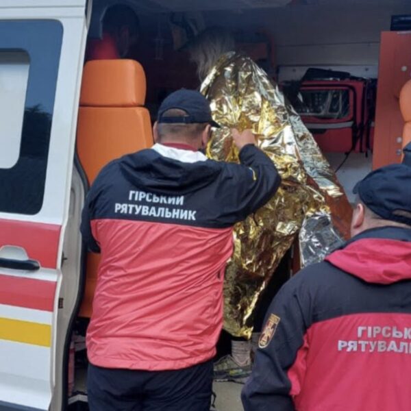 Блискавка вдарила в туристку в Карпатах: подробиці надзвичайної події