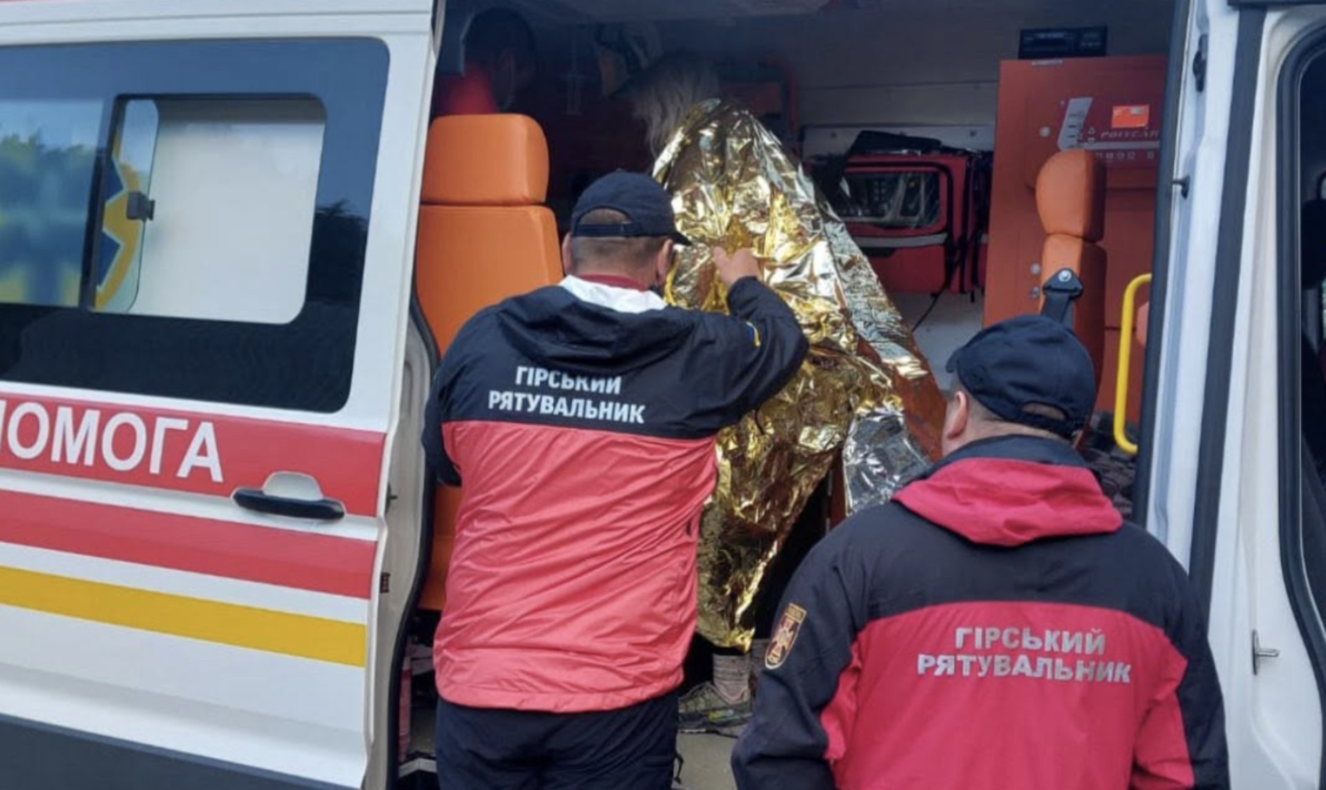 Блискавка вдарила в туристку в Карпатах: подробиці надзвичайної події