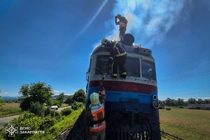 Закарпатський експрес зайнявся: приголомшливі фото з місця події 7