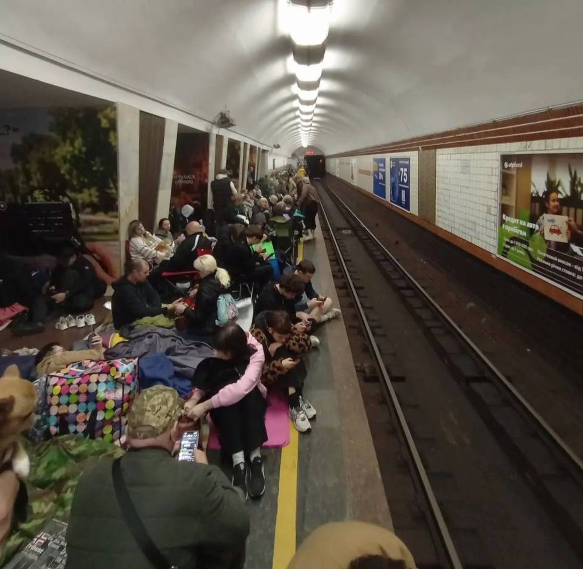 Кияни пережили ніч у метро: понад 41 тисяча людей шукали прихисток від обстрілів 6