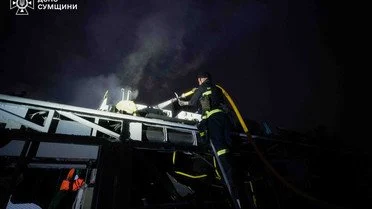 Росія атакувала Суми авіацією: зайнявся тролейбус, є постраждалі (фото) 6 Атака на Суми_3 / © ДСНС