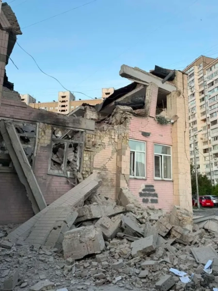 пошкоджені стіни лікарні 