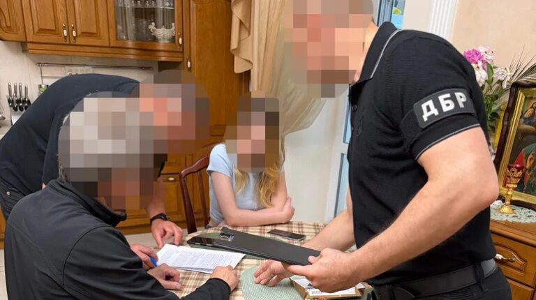 ДБР пред'явило нові звинувачення родині Гринкевичів та колишньому посадовцю Міністерства оборони у справі щодо Збройних Сил України. 13