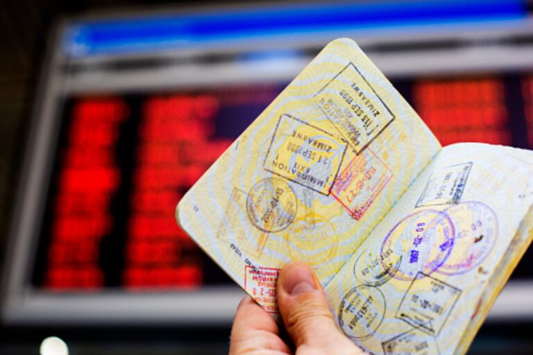 Шенген для росіян: 11 країн наполягають на обмеженні видачі віз 19 Шенген для росіян: 11 країн наполягають на обмеженні видачі віз 19