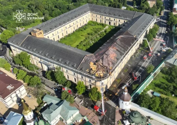 Будівля музейного комплексу "Мистецький арсенал" після російської атаки