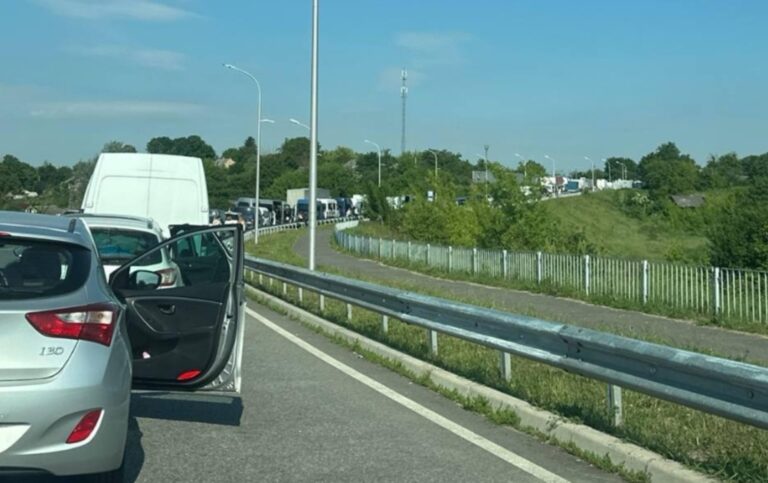 На кордоні з Польщею: якою є ситуація з чергами на виїзд з України 9 На кордоні з Польщею: якою є ситуація з чергами на виїзд з України 9