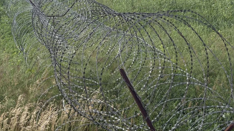 Підозра посадовцю щодо переплати за колючий дріт для&hellip;