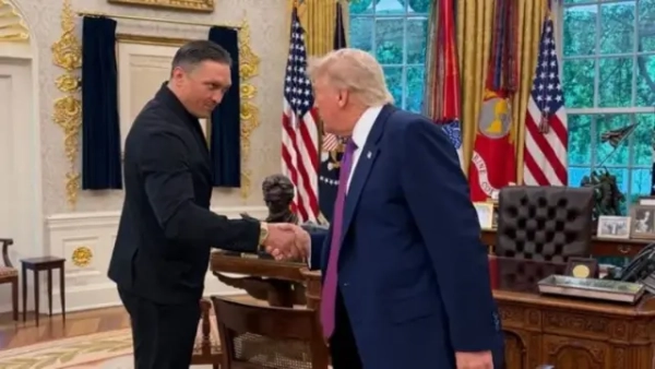 Усик на святкуванні дня народження Трампа: що сказав і з ким спілкувався українець 4 Усик і Трамп в Овальному кабінеті