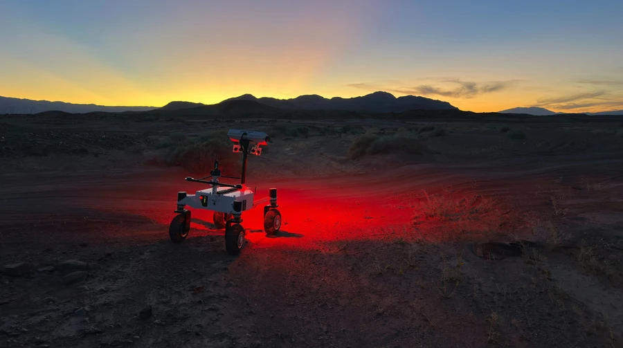 NASA тестує марсохід, який може підіймати колеса та перелазити через перешкоди 2
