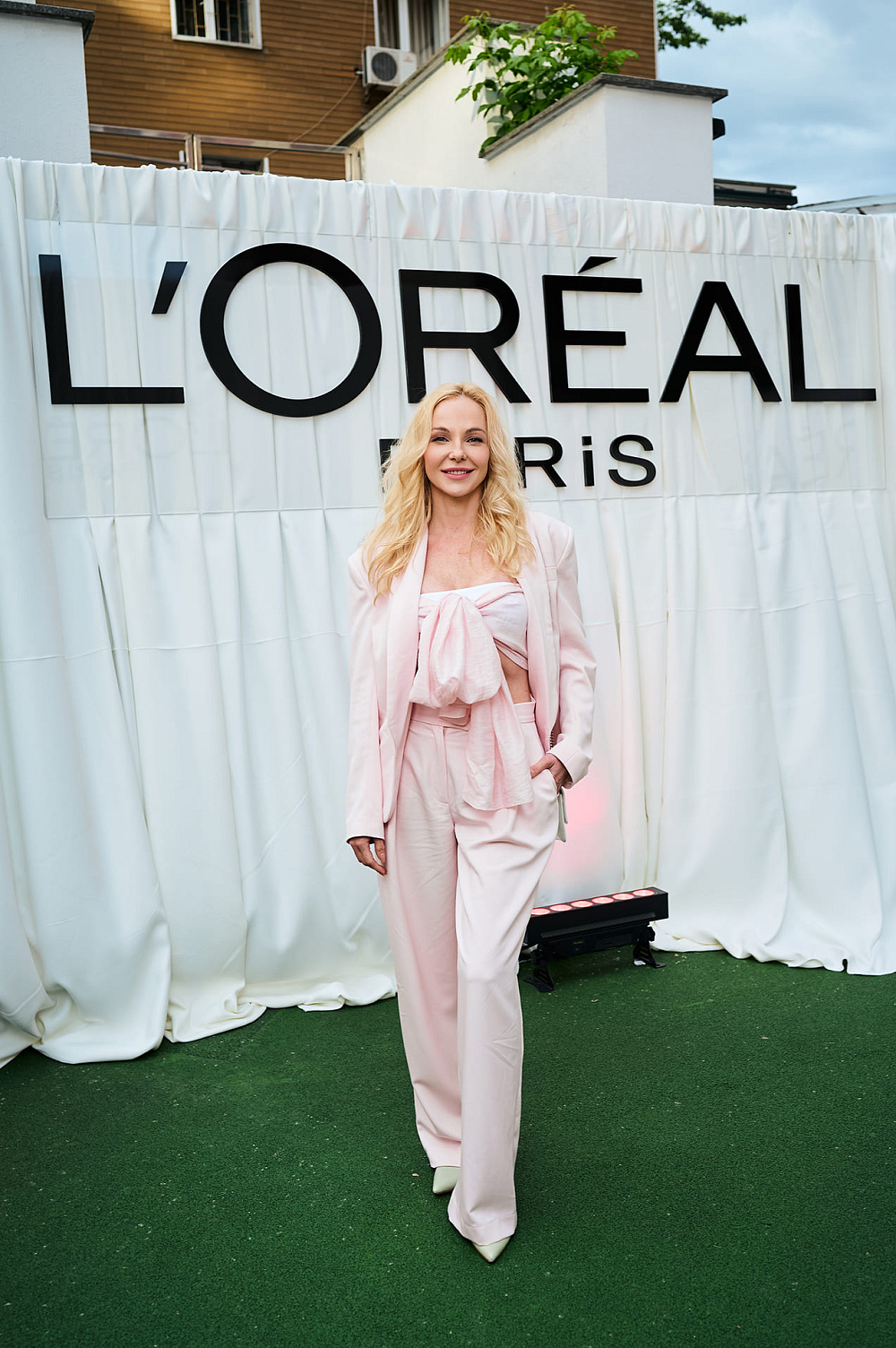 L'Oréal Paris у Києві: демонстрація-заява «Бо ти цього заслуговуєш!» про силу жінок та бізнес-підприємство16