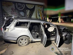 Розтрощені столи та постраждалі: як п'яний водій влаштував жах на АЗС Прикарпаття 9