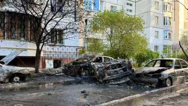 Згорілі автівки в Києві 