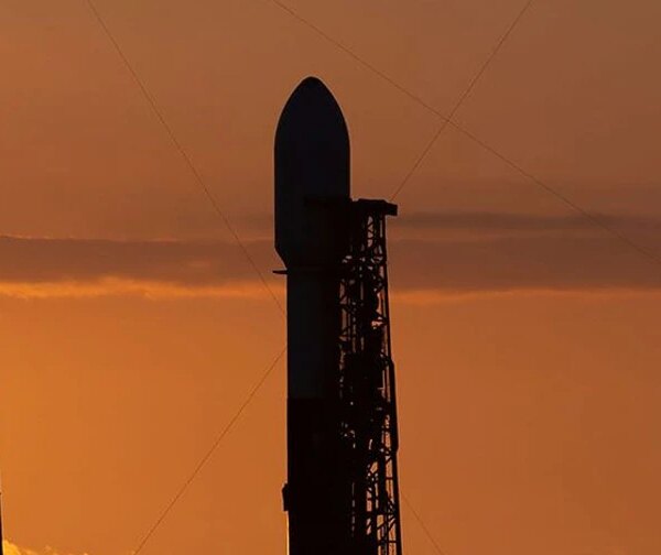 SpaceX випробовує систему спуску вантажів з космосу на Землю