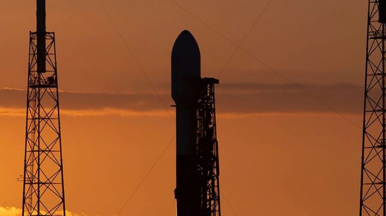SpaceX випробовує систему спуску вантажів з космосу на Землю 5