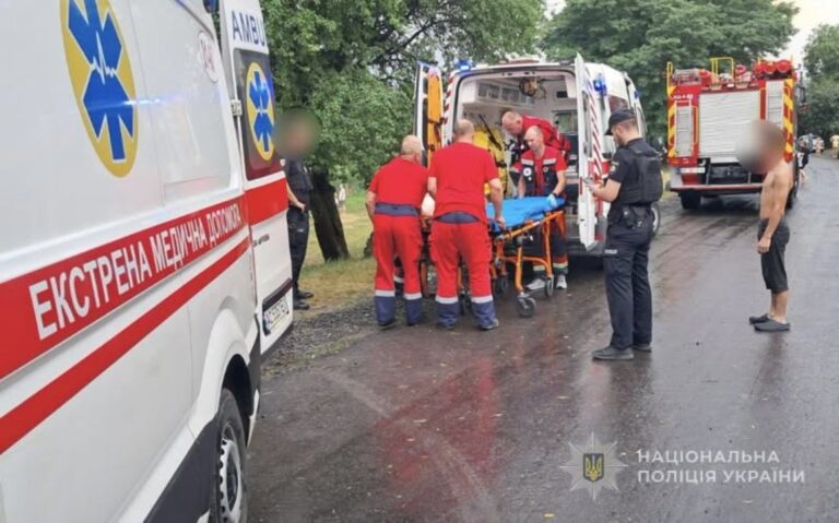 Блискавка на Волині: 7 людей постраждали від потужного удару стихії 17 Блискавка на Волині: 7 людей постраждали від потужного удару стихії 17