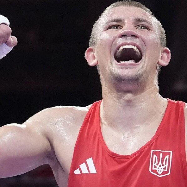 Чемпіон Олімпіади Хижняк нокаутував представника Франції та здобув другий тріумф на професійному рингу