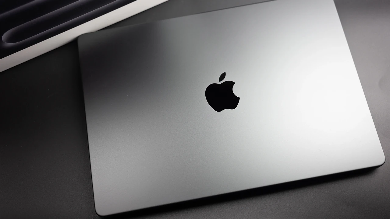 MacBook Pro з OLED: Apple приготувала потужне оновлення для користувачів 3