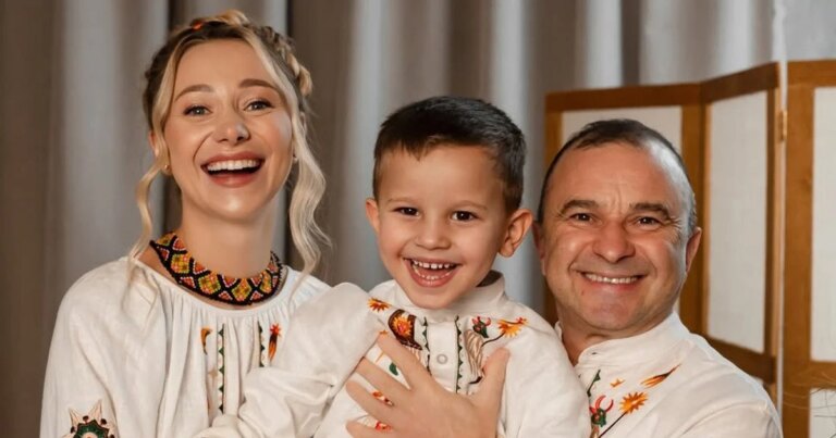 Дружина Павліка з'явилася із сином на борту круїзного судна та розкрила значну суму, витрачену на мандрівку. 2 Дружина Павліка з'явилася із сином на борту круїзного судна та розкрила значну суму, витрачену на мандрівку. 2