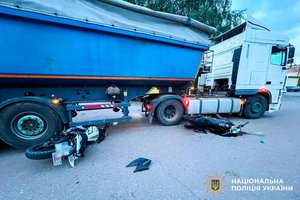 Запекла ДТП на Рівненщині: вантажівка зіткнулася з двома мотоциклами – подробиці аварії 7
