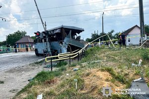 Страшна аварія на Рівненщині: маршрутка врізалася в потяг, є жертви. 19