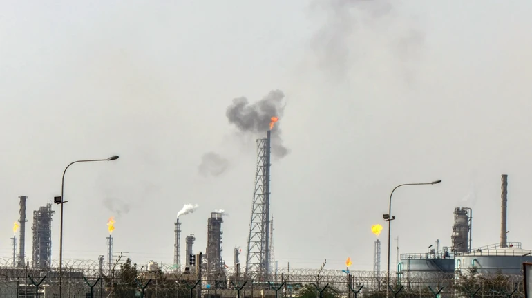 Ексклюзивні новини України 13 Кувейт пережив складну ніч під обстрілами з боку Ірану, спрямованими на енергетичну…