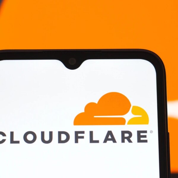 Cloudflare автоматично блокує ШІ-краулери: Новий рівень захисту вашого контенту